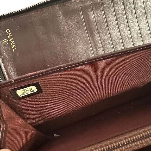 CHANEL Black and Gold Quilted Clutch - Picture 6 of 12